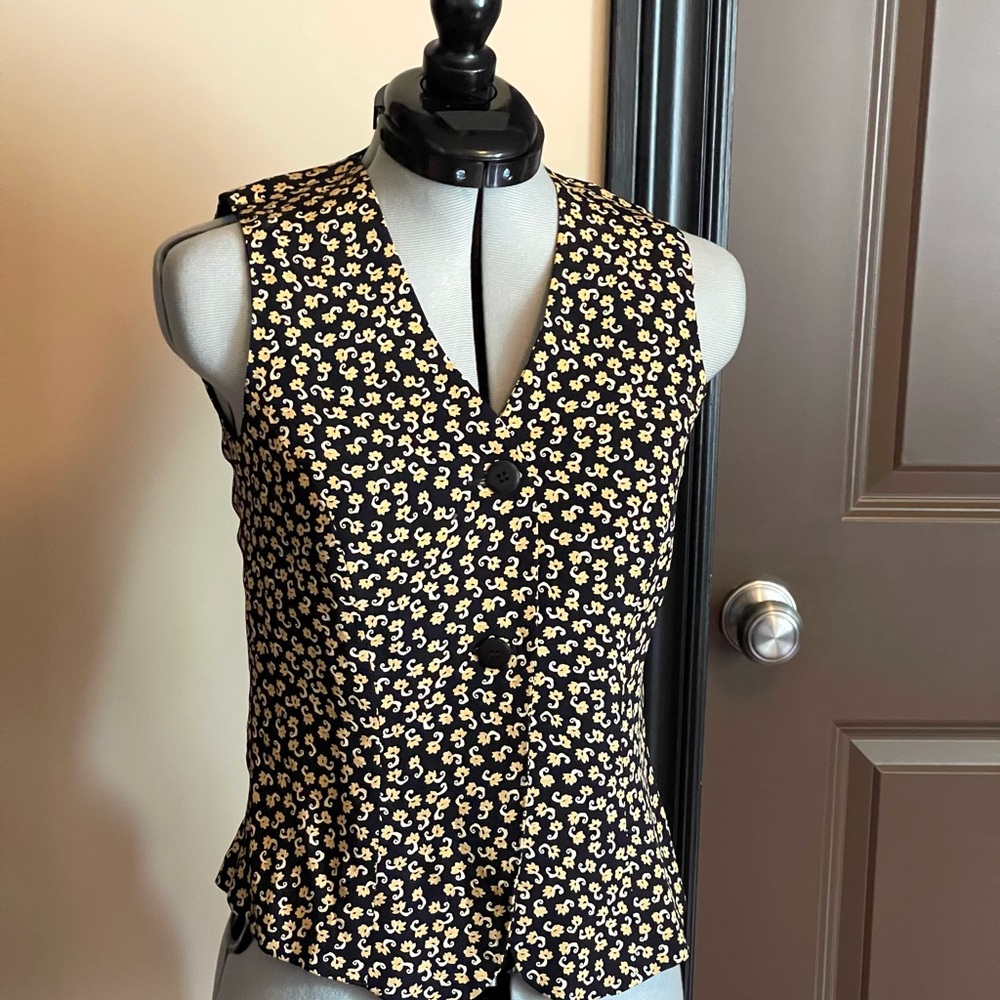 EUC Ann Taylor Black, White and Yellow Floral Patterned Vest
